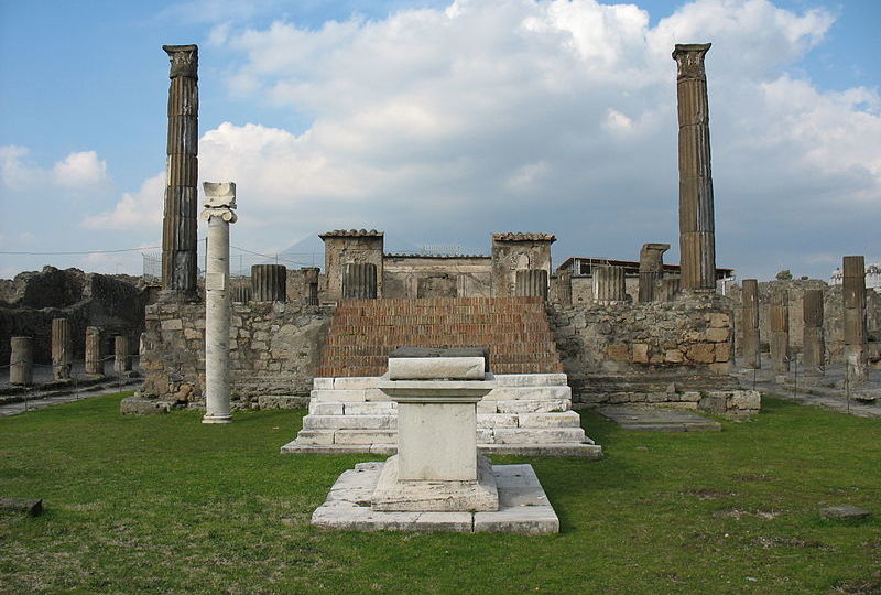 Pompeii_-_Temple_of_Apollo